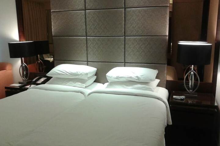 Room 13 of 69