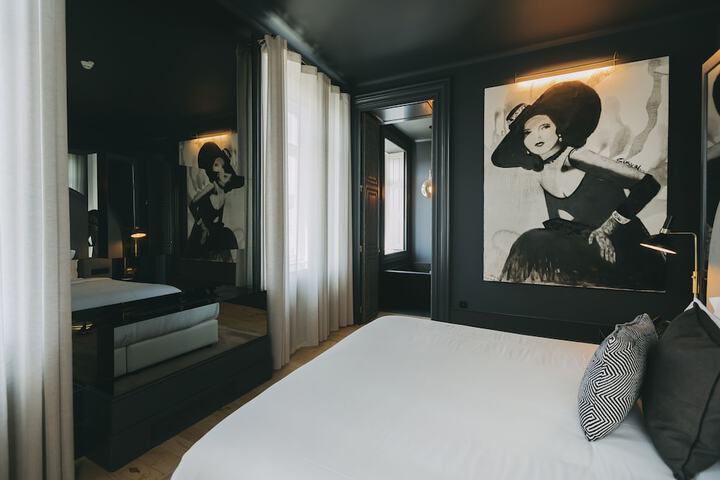 Room 44 of 204