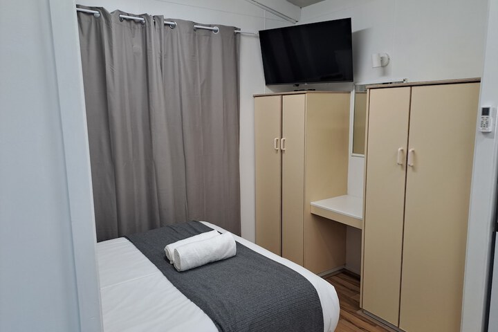 Room 9 of 76