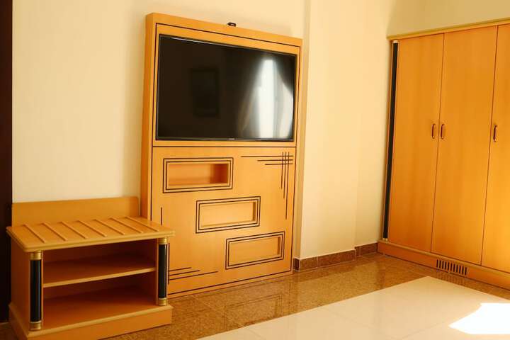 Room 13 of 32