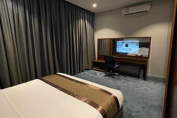 Room 19 of 25