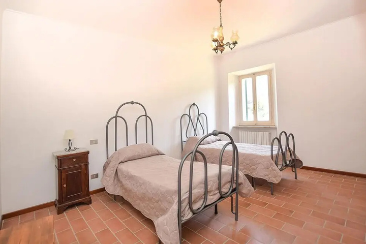 Room 2 of 17