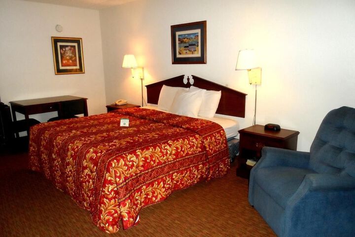 Room 4 of 27