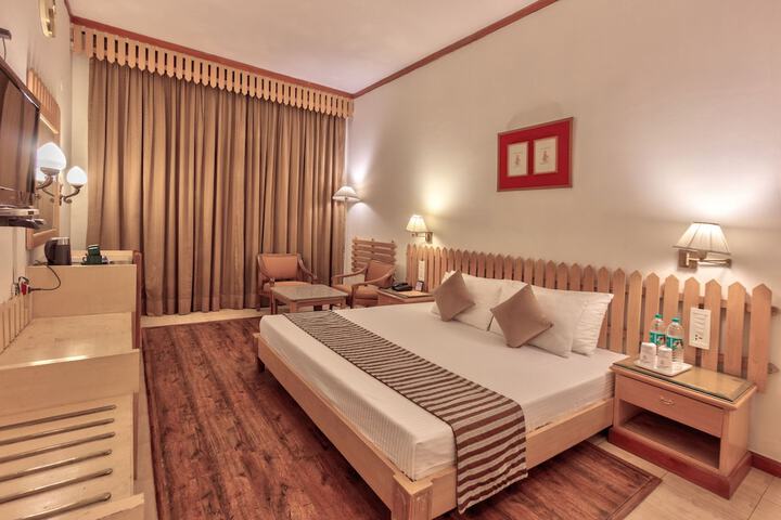 Room 32 of 158