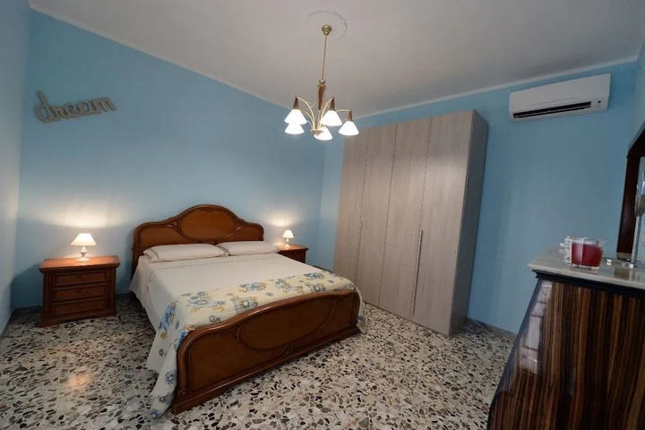Room 2 of 8
