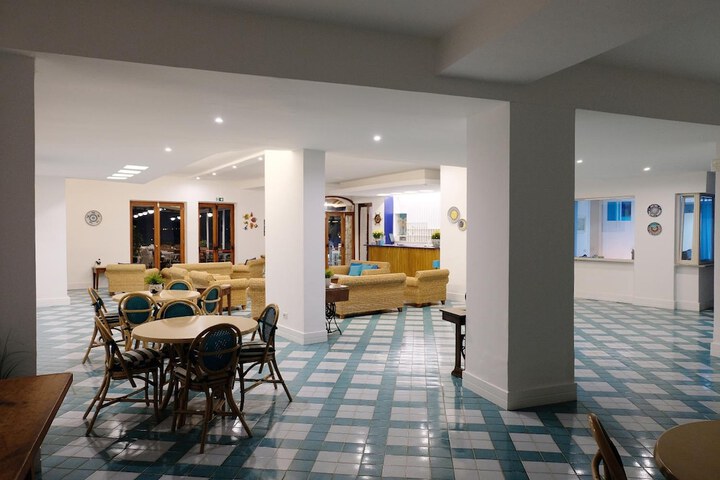 Entrance & Lobby
