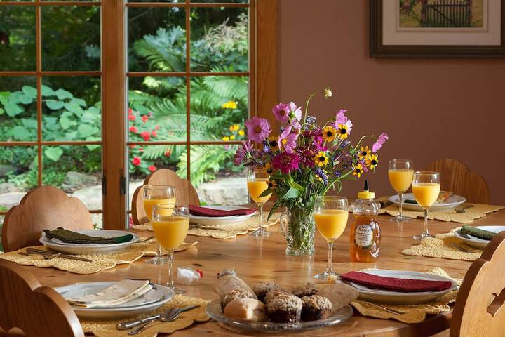 Breakfast/Coffee Service 13 of 18