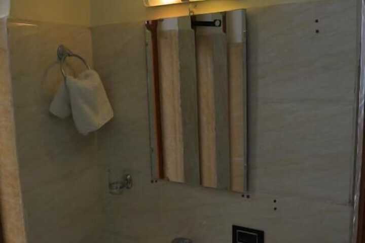 Room 10 of 22