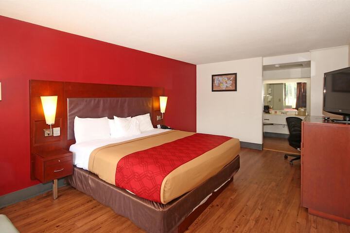 Room 6 of 17
