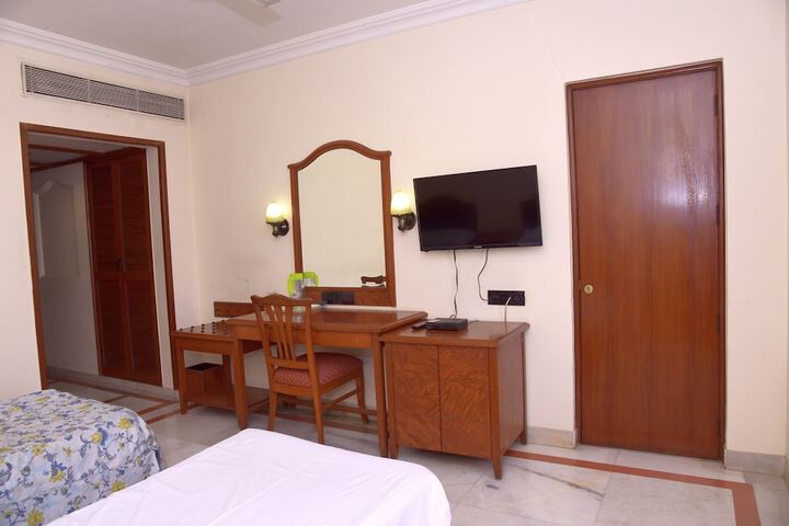 Room 11 of 22