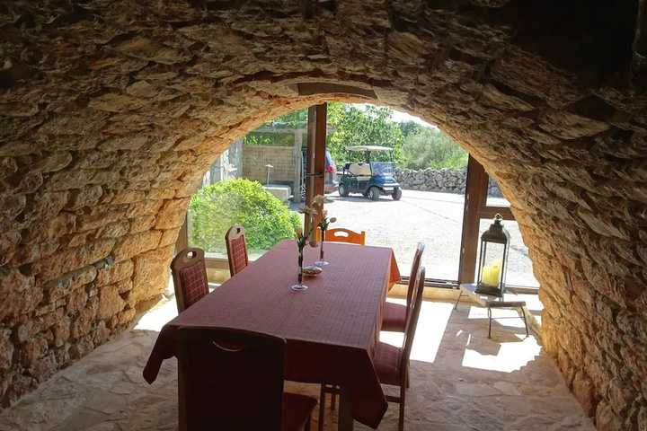 Dining 10 of 12