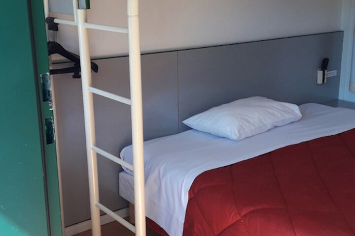 Room 7 of 44