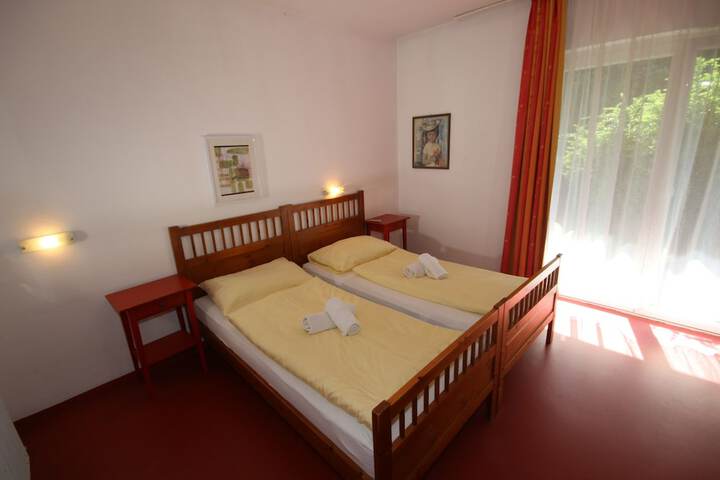 Room 3 of 40