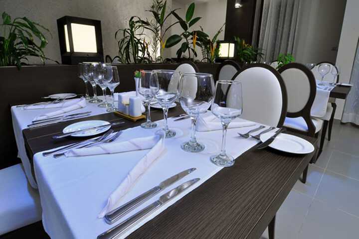 Dining 44 of 53