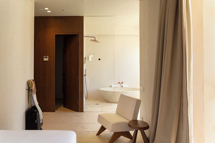 Room 8 of 125