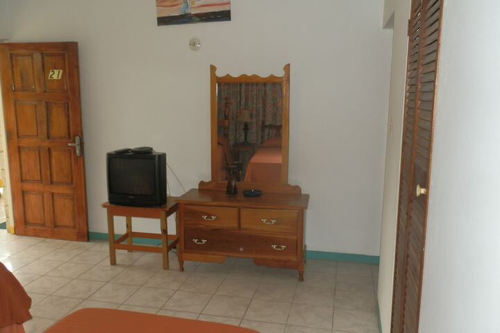 Room 6 of 32