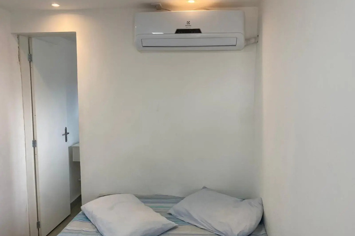 Room 6 of 17