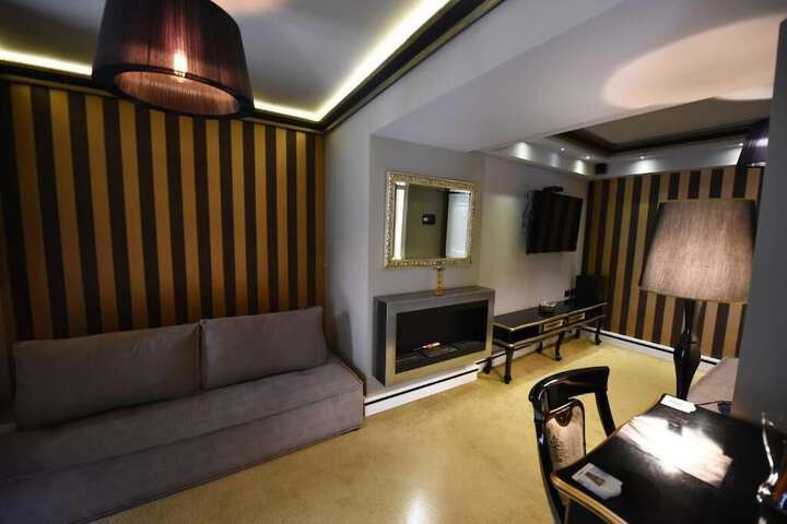 Room 28 of 59
