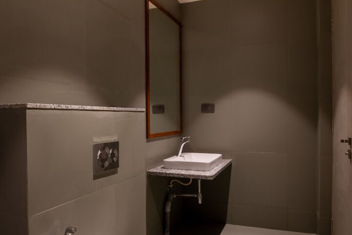 Room 28 of 35