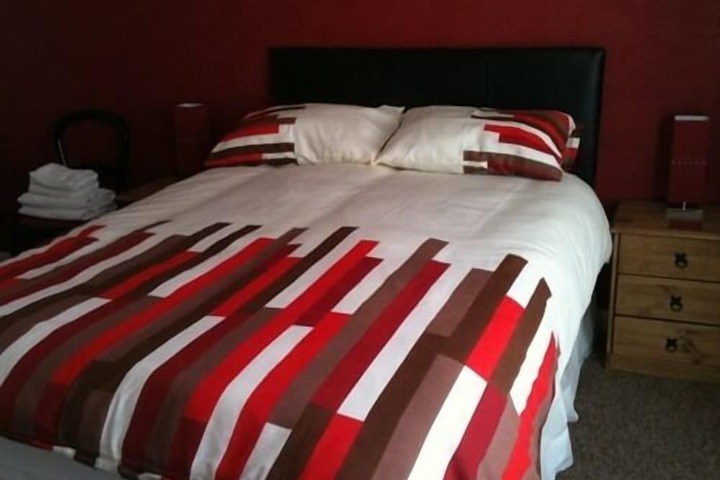 Room 4 of 28