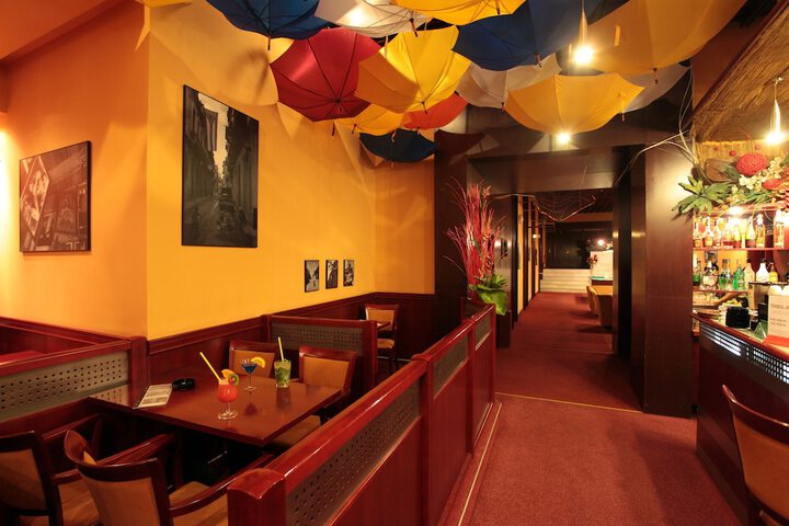 Lounge 51 of 56