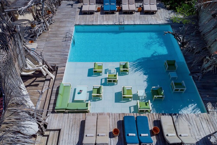 Pool 66 of 142