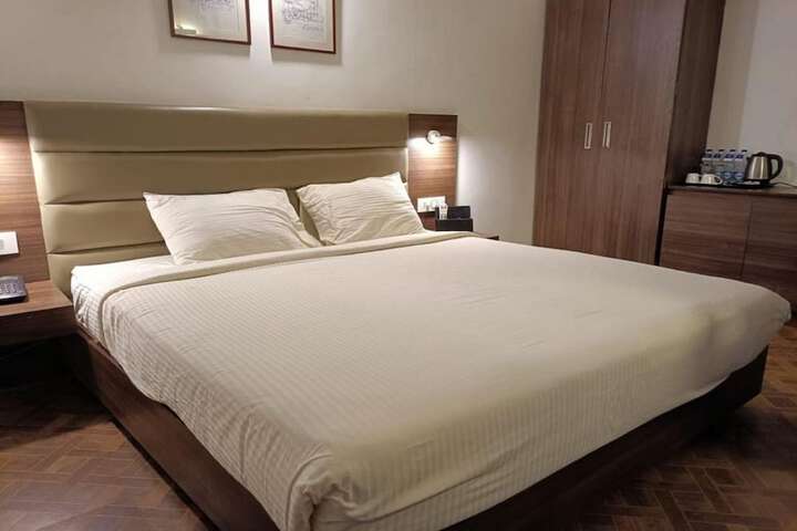 Room 15 of 18