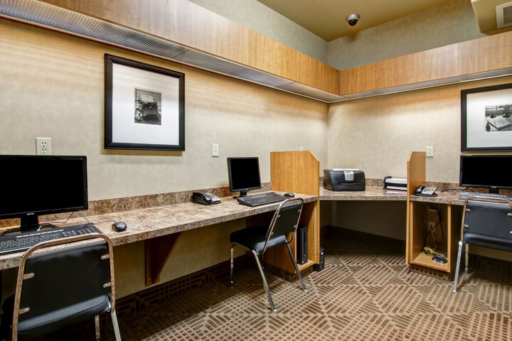 Business Center 43 of 44