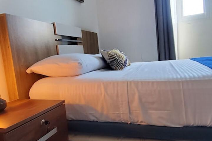 Room 19 of 102