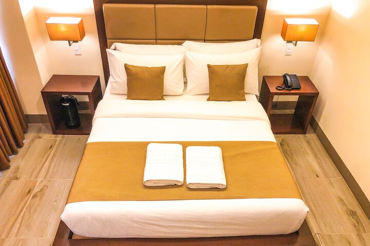 Room 14 of 77