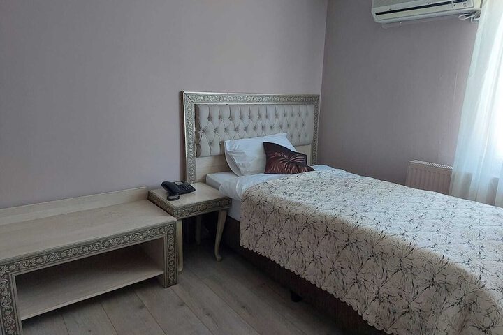 Room 12 of 28