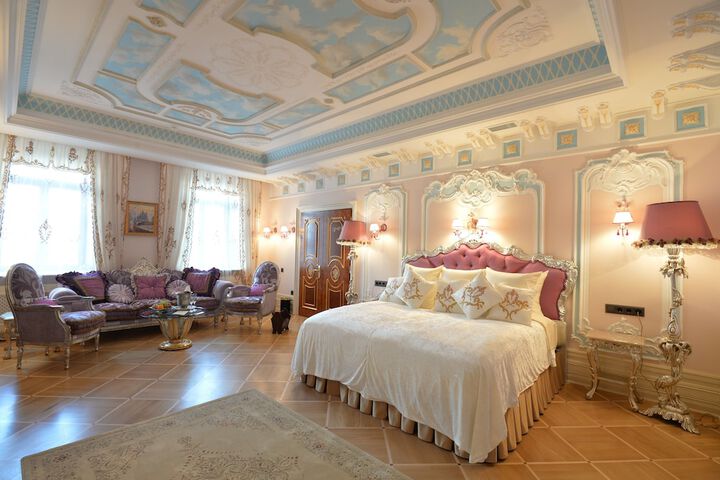Room 6 of 94