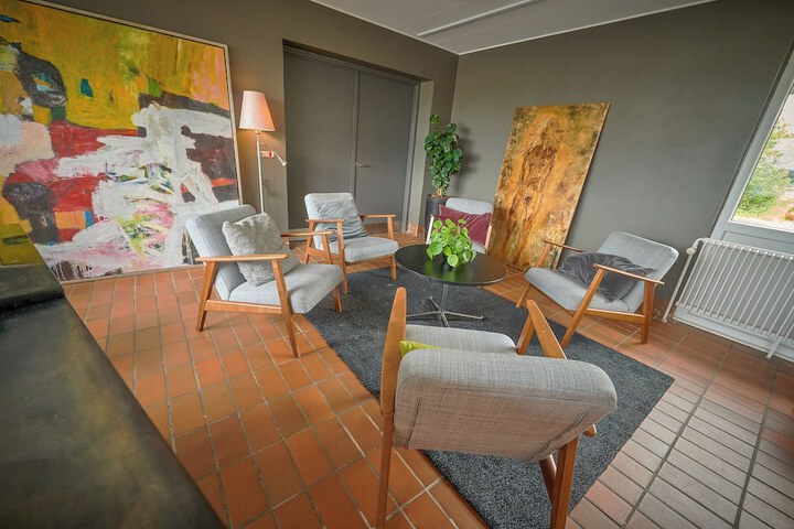 Room 11 of 28