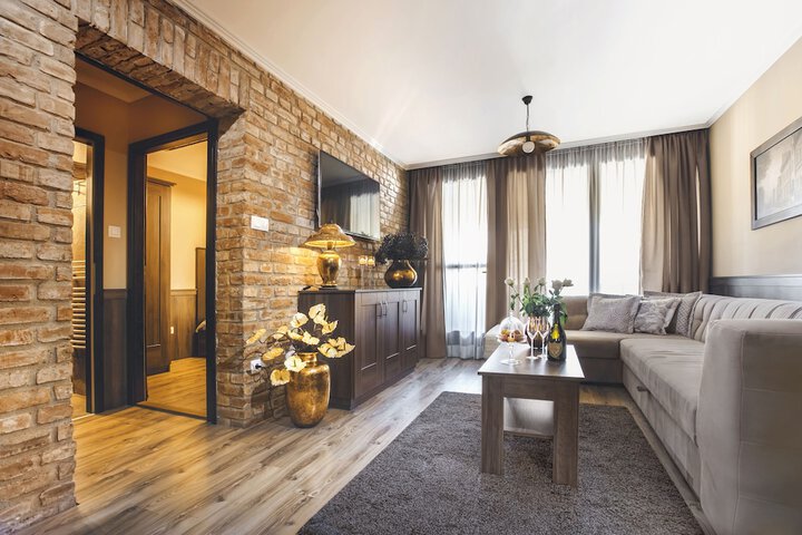 Room 3 of 47