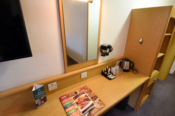 Room 9 of 31