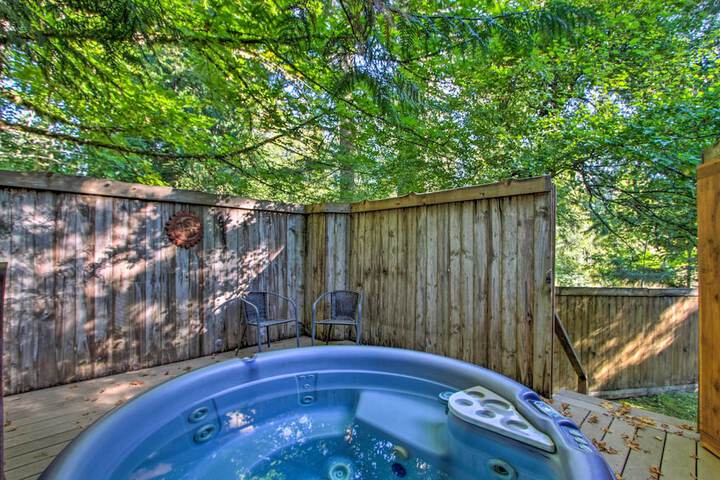elk Hideaway: Ashford Cottage w / Hot Tub!