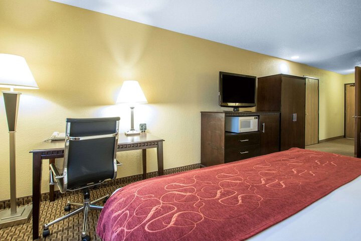 1 King Bed Suite (6 of 37)