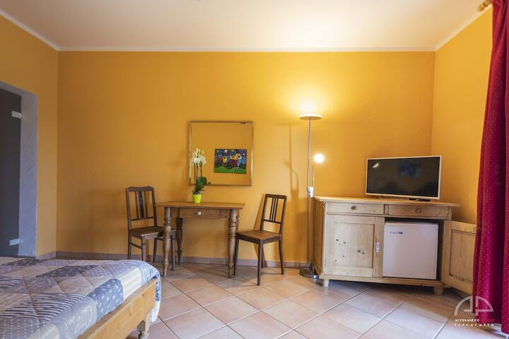 Room 3 of 33