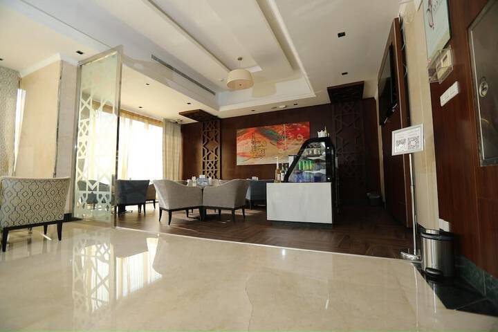 Hotel 5 of 82
