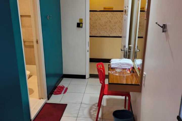 Room 18 of 43