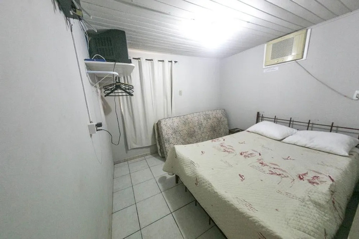Room 4 of 11