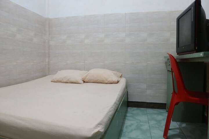 Room 4 of 10