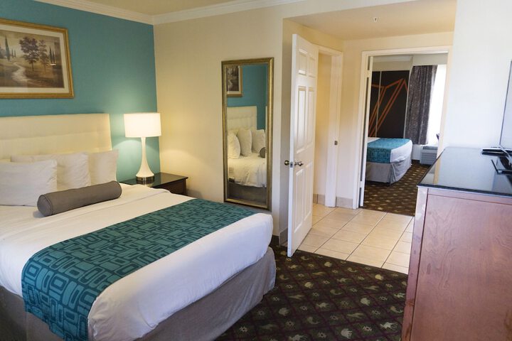 1 King Bed (11 of 18)