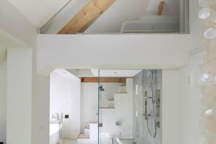 Room 4 of 13