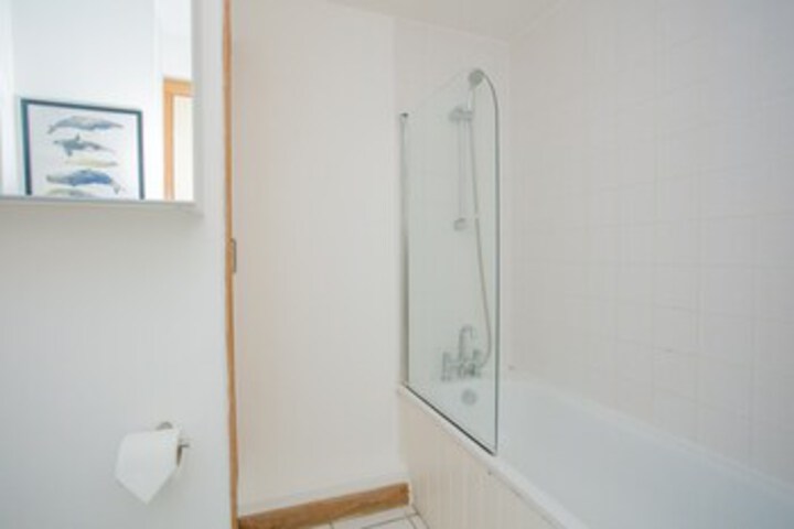 Room 3 of 33
