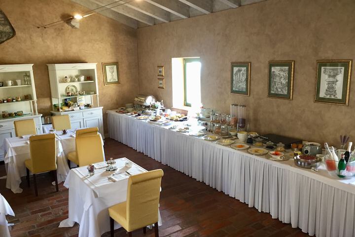Breakfast/Coffee Service 109 of 177