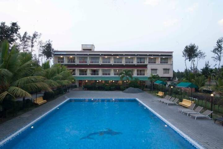 Pools & Facilities