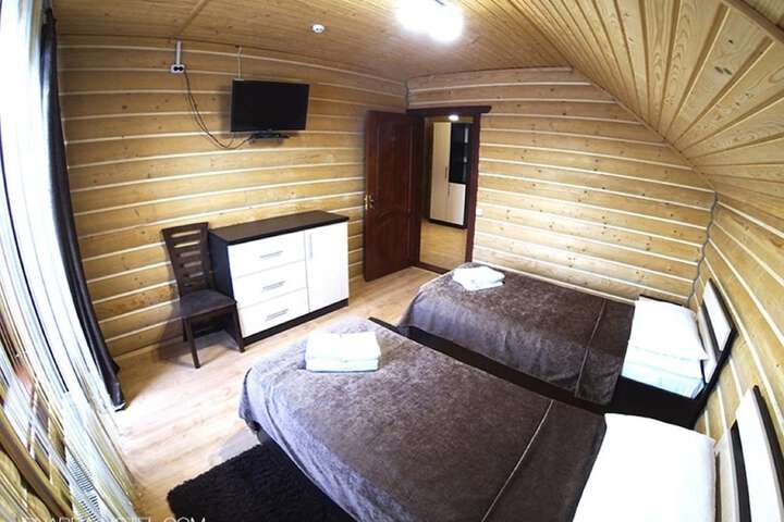 Room 18 of 76