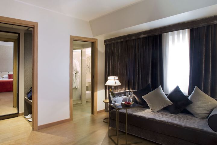 Room 90 of 134