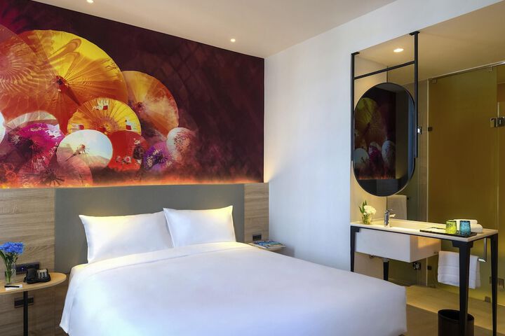 Room 8 of 93